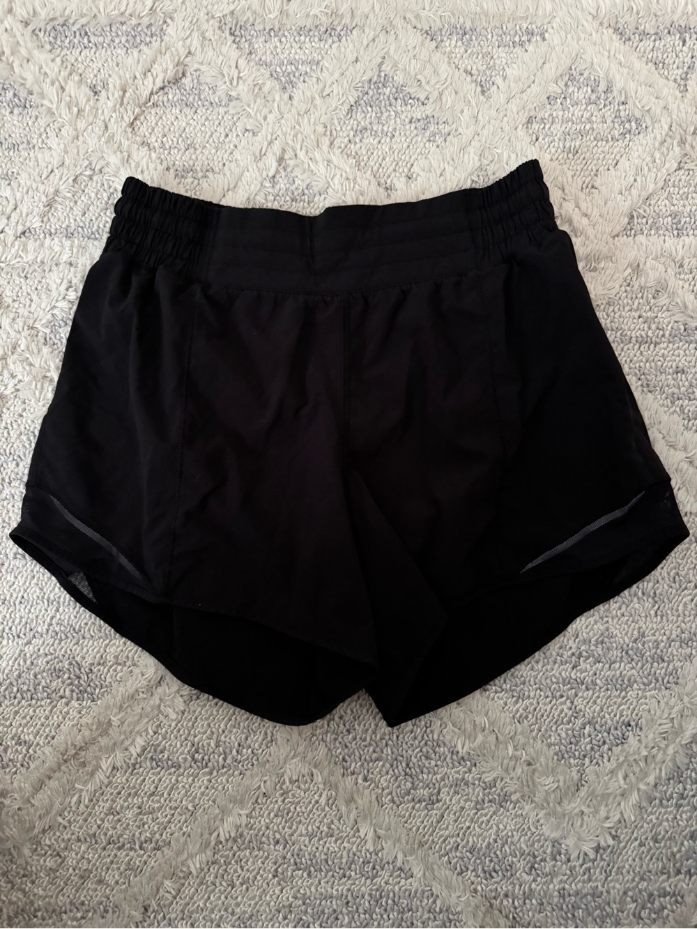Lululemon High rise hotty hot short 4in, size 8